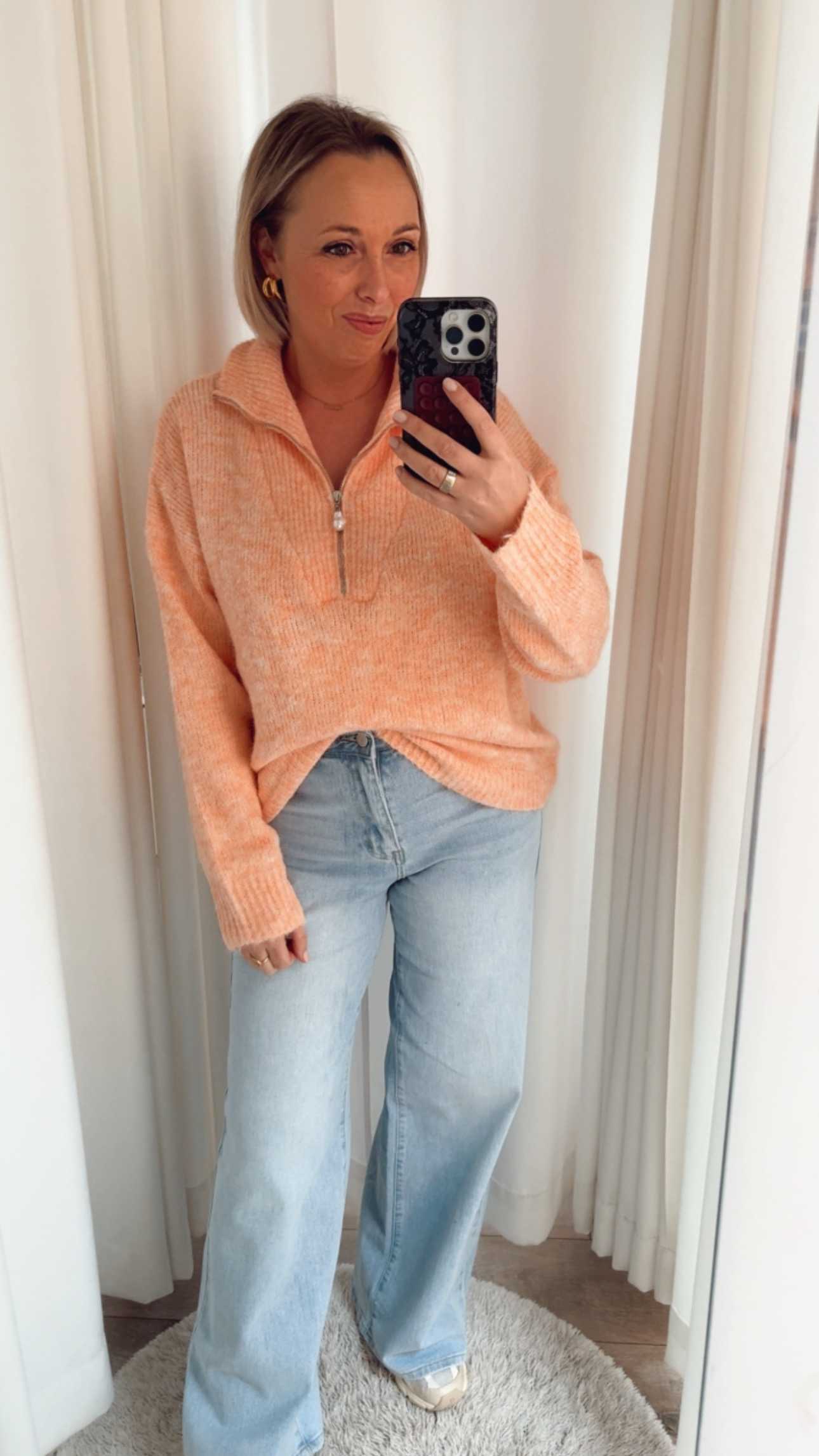 {"eId":"239828301971589","CameraPosition":1}