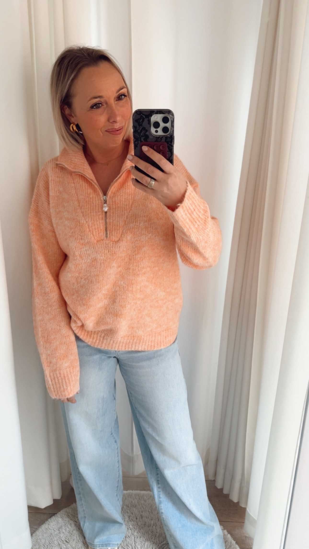 {“eId”:”239828301971589″,”CameraPosition”:1}