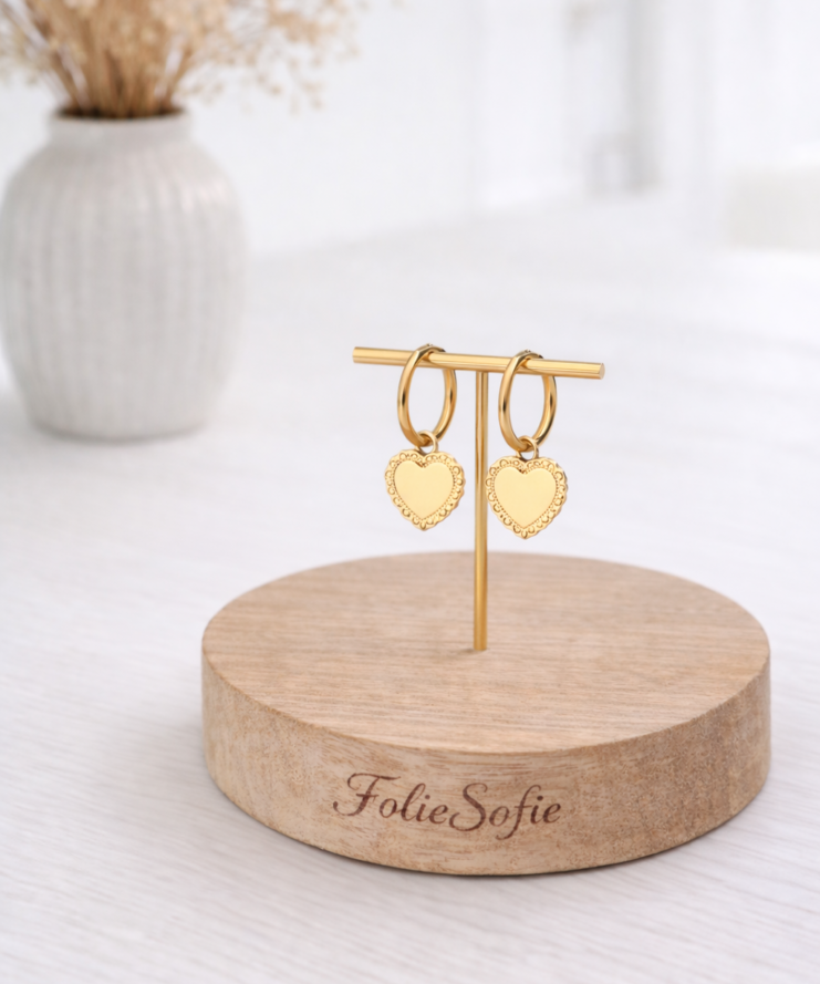 Love oorringen met klein hartvormige bedel