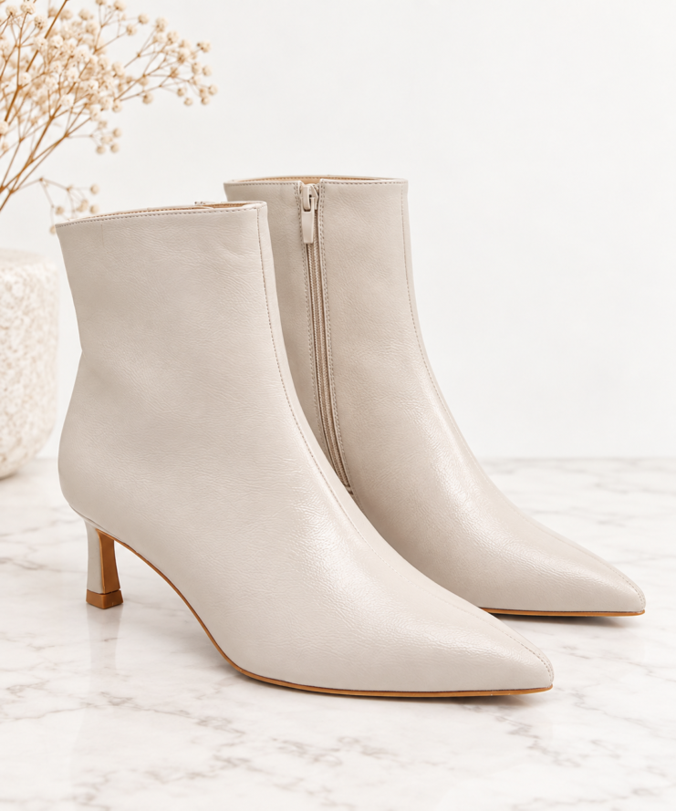 Élodie Pointed Boots – Ivory